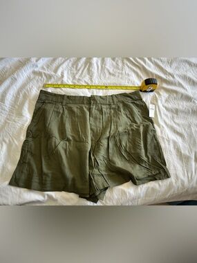 GAP Olive Green Pleated Flat Front Shorts